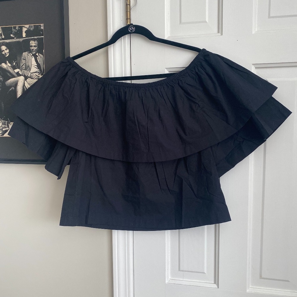EZRA OFF-THE-SHOULDER FLOUNCE TOP IN BLACK